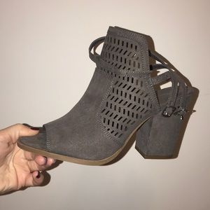 American eagle heels
